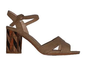 סנדלי עקב. דגם :סלינה . SH 210-1 בז'